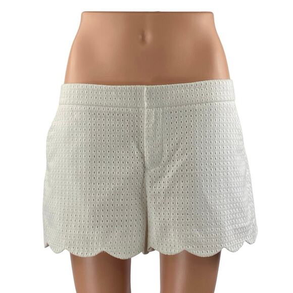 Club Monaco Women's White Eyelet Embroidered Mid Rise Scalloped Mini Shorts 6 - Picture 1 of 5